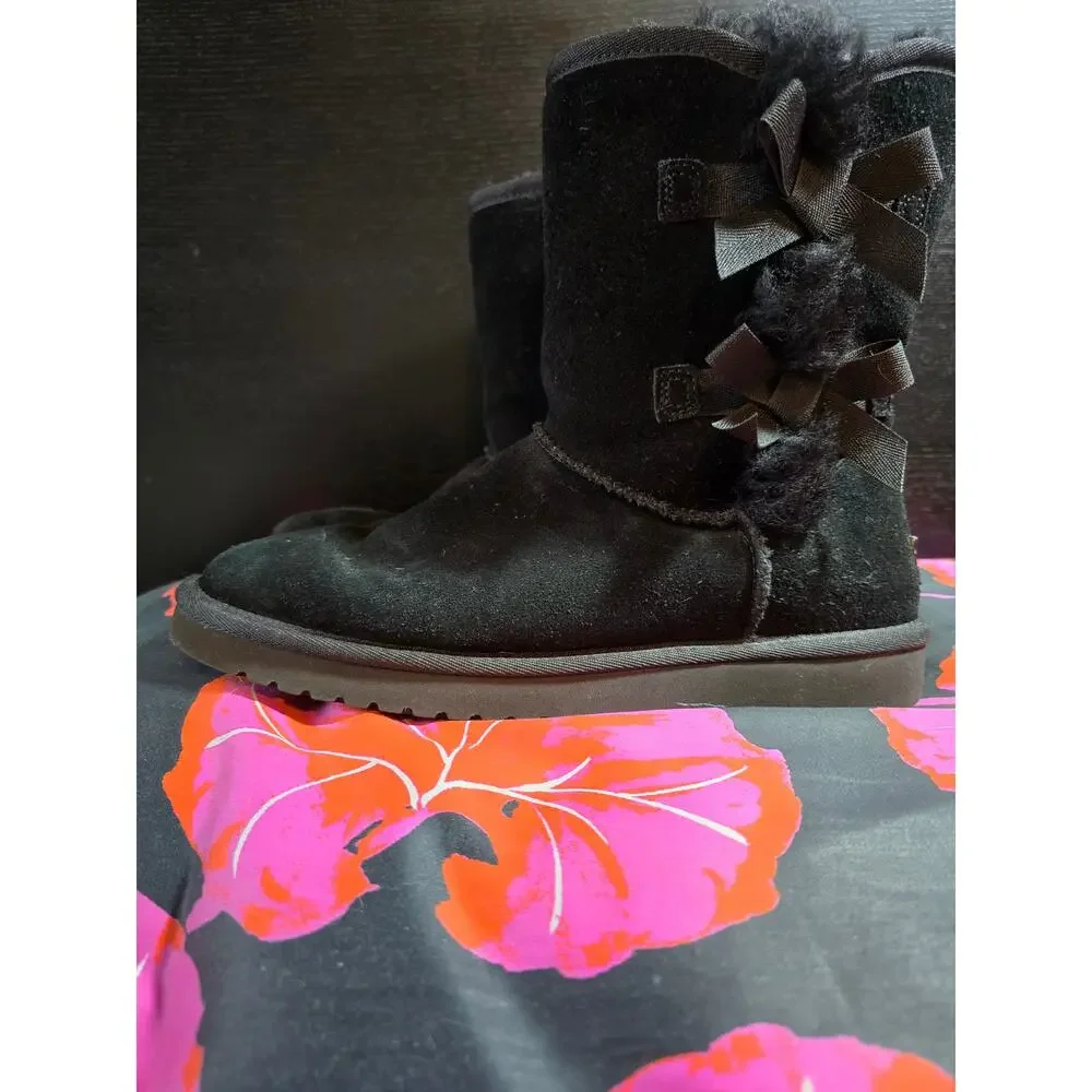 Koolaburra by UGG Victoria Short black suede lined boots with bows size 9‎